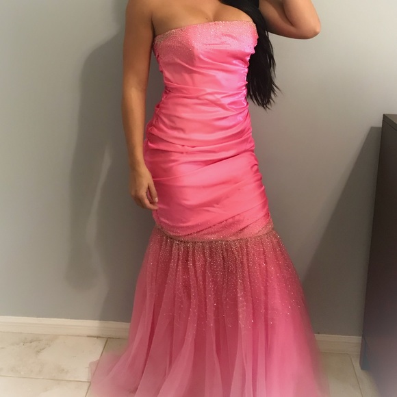 Unique Formal Dress - Picture 1 of 3